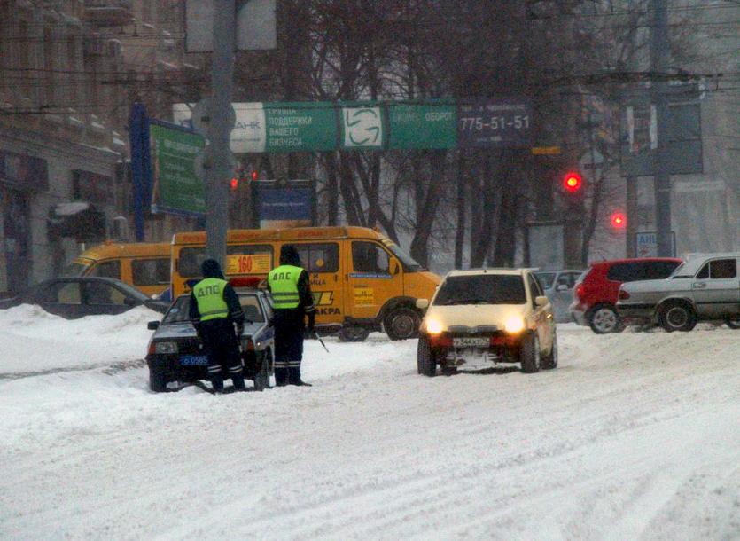 Фото Снегопад и ДТП существенно осложнили движение по дорогам Челябинска