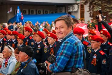 Фото Родион Платонов научит фотографировать челябинских волонтёров «Парада первоклассников» 