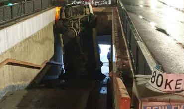 Фото В Челябинске иномарка улетела в подземный переход
