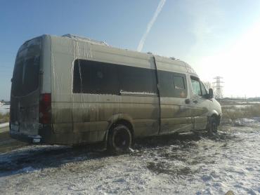 Фото Под Магнитогорском микроавтобус упал в озеро
