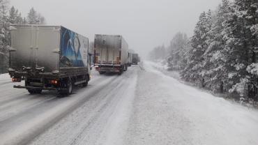 Фото Непогода ограничила движение на трассе М-5 в Челябинской области