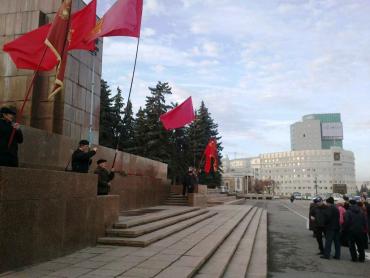 Фото Большинство опрошенных жителей Челябинска выступают за возвращение праздника 7 ноября