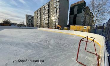 Фото В Челябинске начали заливку дворовых хоккейных кортов