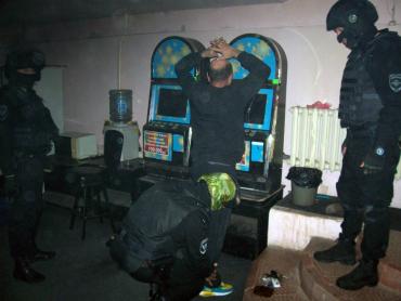 Фото В Южноуральске полиция накрыла подпольный игорный клуб