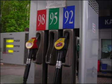 Фото В Челябинске снизились цены на бензин АИ-92 и АИ -95, но только на части АЗС