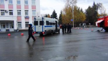 Фото Администрацию Копейска «заминировали». Всех сотрудников эвакуировали