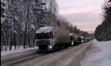 Фото В Челябинской области сняты ограничения на движение по М-5, но на трассе скопились большегрузы