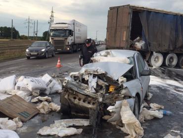 Фото На трассе М-5 два человека погибли и трое пострадали в результате столкновения фуры и двух легковушек
