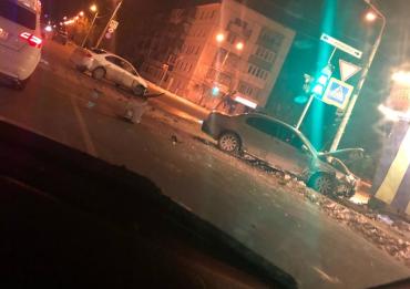 Фото В Челябинске водитель элитной иномарки протаранил "пивнушку"