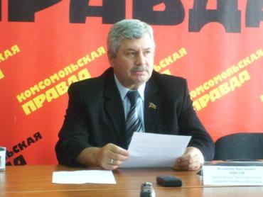 Фото Владимир Мякуш час «просидел на телефоне» в разговорах с южноуральцами