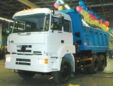 Фото Автозавод «Урал» выпустил  за два года более тысячи грузовиков дорожной гаммы