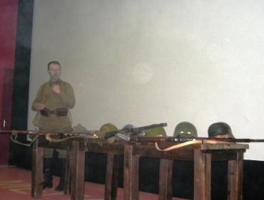 Фото Боевик «Мы из будущего» посмотрели девочки той войны