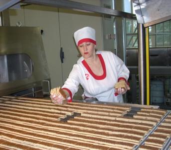 Фото На челябинском «Южуралкондитере» запущена новая линия по производству бисквитов