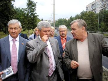 Фото Владимир Мякуш проинспектировал в Металлургическом районе Челябинска реконструкцию дорог, строительство больниц, дома-призраки
