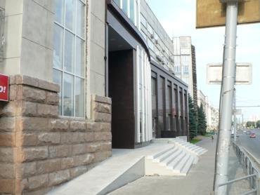 Фото В центре Челябинска появилось "купеческое крыльцо"