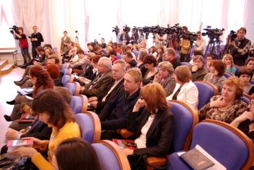 Фото Петр Сумин на пресс-конференции подвел итоги 2008 года