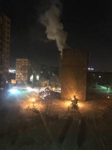 Фото Выбегали на мороз без верхней одежды: в Магнитогорске произошел крупный пожар в многоэтажке