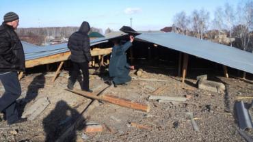 Фото В Кунашакском районе каникулы начались на неделю раньше: ветер сорвал крышу школы