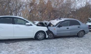 Фото В Агаповском районе при лобовом столкновении двух авто погиб водитель 