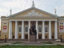 Фото Петр Сумин: Областные власти не будут плясать под дудку артистов челябинского оперного театра