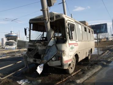 Фото В Челябинске в ДТП попал маршрутный автобус – четыре пассажира в больнице