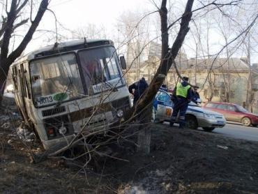 Фото В Челябинске произошло ДТП с участием маршрутки
