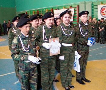 Фото В Челябинске с винтовками в руках встретились юные спасатели