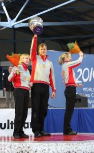 Фото Российская команда выиграла  чемпионат мира по керлингу – 2010 в Челябинске