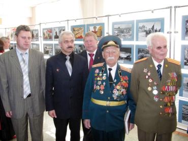 Фото Выставка «История Великой Победы» открылась в челябинском техникуме