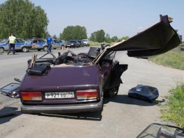 Фото В Челябинске загорелся попавший в ДТП автомобиль: пассажиры сгорели заживо