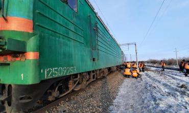 Фото В Челябинской области очередное ЧП на путях: поезд сошел с рельсов