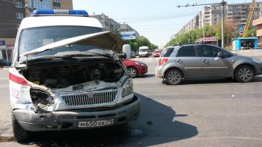 Фото В Челябинске «скорая помощь» столкнулась с маршруткой