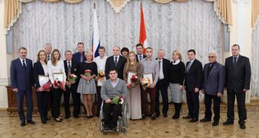 Фото В правительстве Челябинской области наградили параспортсменов
