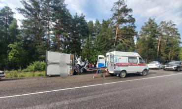 Фото В Катав-Ивановском районе опрокинулся грузовик, водитель умер в больнице