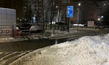 Фото В Челябинске снова затопило проезжую часть
