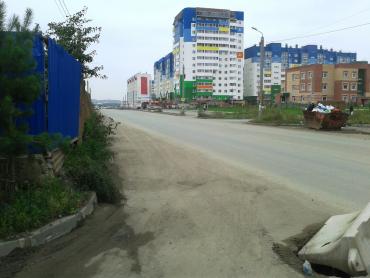 Фото Жалобы челябинцев на чуриловские дороги продолжают поступать: на этот раз жители поселка не обнаружили тротуар на улице Зальцмана ВИДЕО