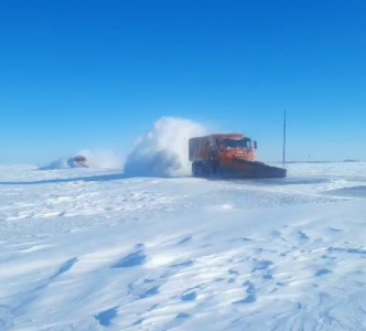 Фото В Челябинской области - мороз: на дорогах снега становится меньше, а экипажей ДПС больше