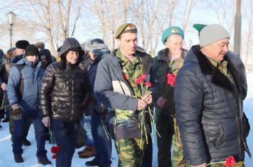 Фото Жители Челябинской области почтили память воинов-интернационалистов