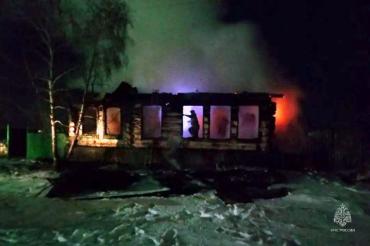 Фото В поселке Кизильского района на пожаре погибли два пожилых человека