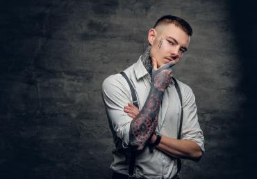 Фото Россияне не могут найти работу из-за татуировок