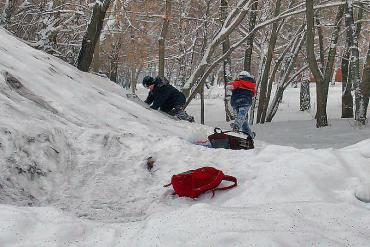 Фото В Челябинске из-за мороза отменили занятия в школах для учеников начальных классов