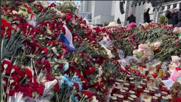 Фото «Мы замолкаем, глядя в небеса…»: в память о жертвах теракта проходят акции, панихиды (ВИДЕО)