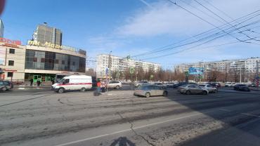 Фото В Челябинске автоледи сбила мужчину на пешеходном переходе