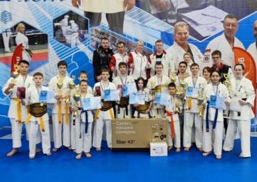 Фото Южноуральцы взяли три медали турнира по киокусинкай в Минске