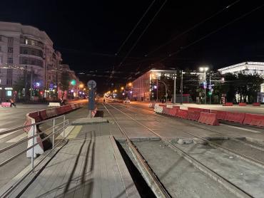 Фото В центре Челябинска стартовал ремонт переезда через трамвайные пути