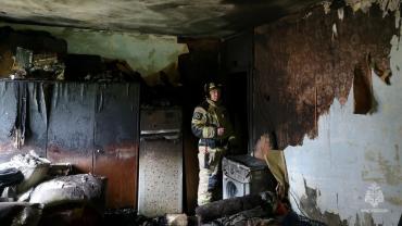 Фото В Златоусте загорелся жилой дом на проспекте Гагарина, есть жертвы