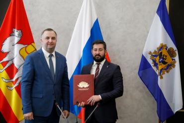 Фото Парламенты Челябинской и Херсонской областей заключили соглашение о сотрудничестве 