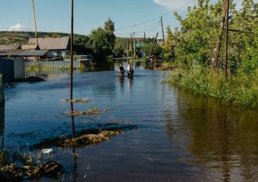 Фото Жители Коркино: Питьевой воды в домах нет, а воды во дворах всё больше