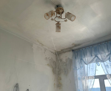 Фото   В затопленной квартире 99-летней труженицы тыла из Кусы начали ремонт