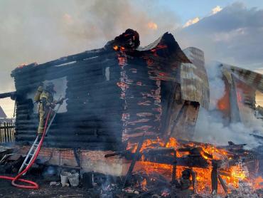 Фото В посёлке Ук Ашинского района сгорел дом многодетной семьи